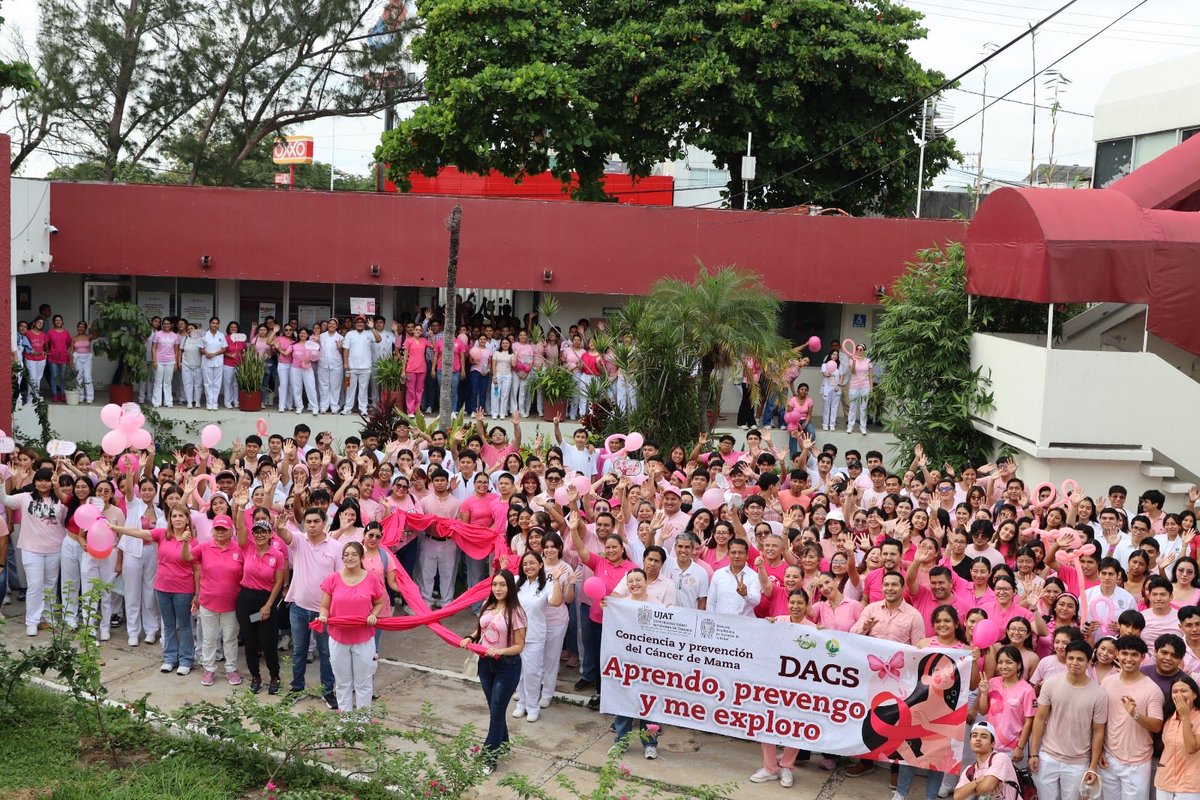 La DACS de la <a href="/UJAT/">UJAT</a> realizó una caminata conmemorativa por el #DíaMundialContraElCáncerDeMama bajo el lema “Aprendo, prevengo y me exploro”. 💗

Al concluir, entregaron en el #DIFTabasco víveres para familias afectadas por la inundación en Veracruz. 🌸

#DACS #UJAT