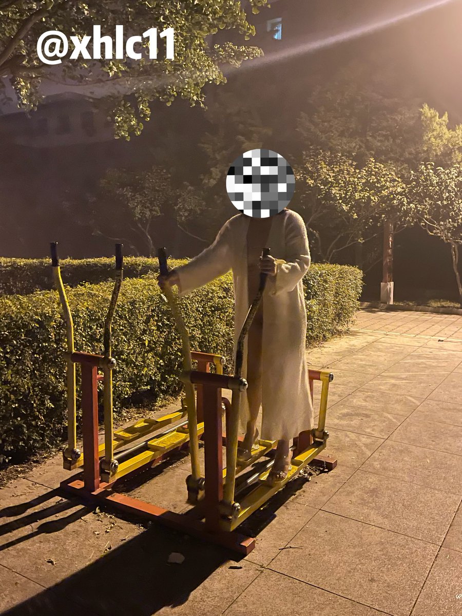是这样运动更容易散发热量吗🤔

投稿：@luchu888 @ypzs888 

#母狗 #露出 #反差女大 https://t.co/F9O4EAwwn6
