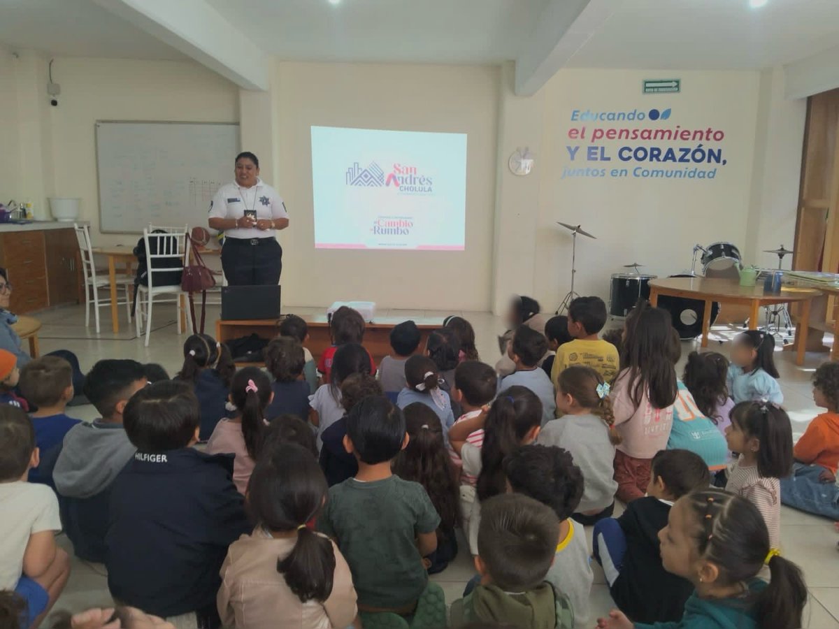 🏫La escuela es divertida…¡pero más cuando está presente el Departamento de Educación Vial! 

👧🏻👦🏻Con pláticas dinámicas y el circuito vial, las niñas y los niños del Colegio Montessori Xaltepec de Emiliano Zapata aprendieron cómo transitar de manera segura en #SanAndrésCholula.