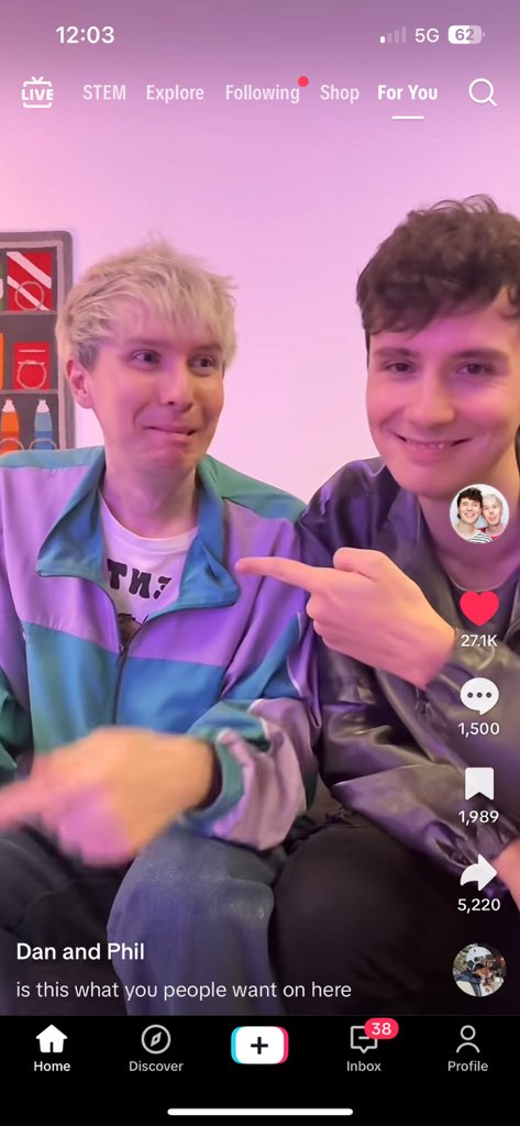 lvmzhowell's tweet photo. WTF WHY WAS I NOT TOLF ABOUT THIS https://t.co/DMvbFtcwbl
