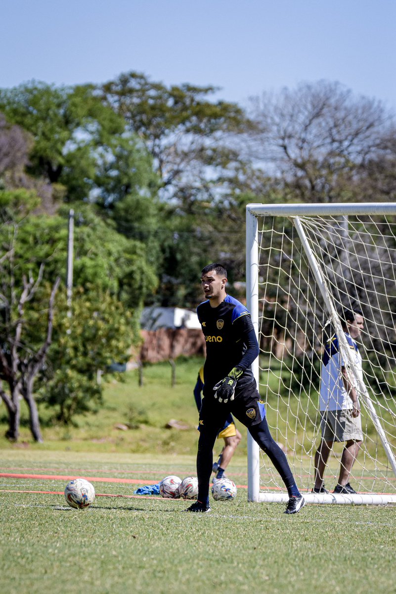 📸 El plantel principal sigue con las tareas de preparación de cara al compromiso del fin de semana. ⚽

#VamosLUQUEÑO 🔵🟡