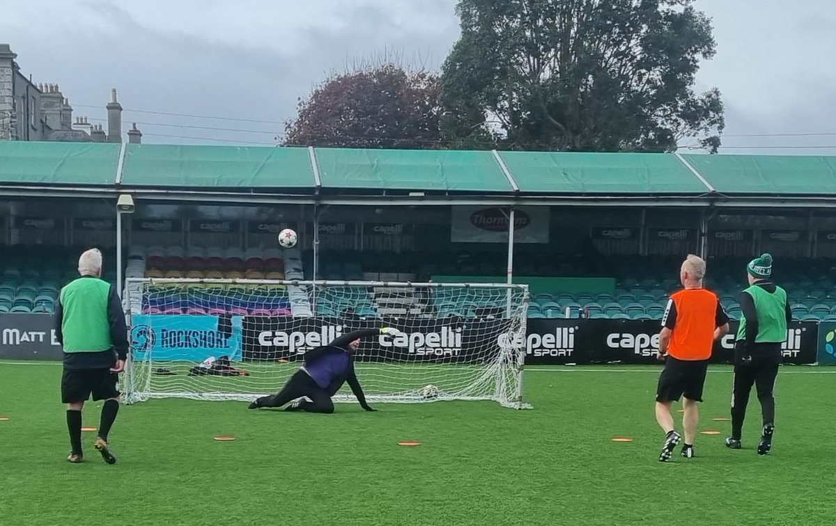 𝐖𝐚𝐥𝐤𝐢𝐧𝐠 𝐅𝐨𝐨𝐭𝐛𝐚𝐥𝐥 🚶‍♂️⚽️

Another great turnout for Bray Walking Wanderer's session at the Carlisle Grounds this morning.