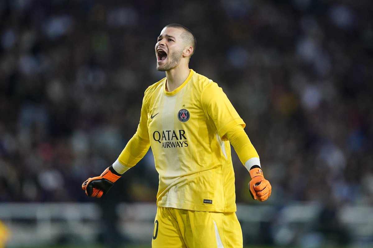 🚨 « 𝗖𝗛𝗘𝗩𝗔𝗟𝗜𝗘𝗥 ? 𝗢𝗡 𝗔 𝗟𝗘 𝗗𝗥𝗢𝗜𝗧 𝗗𝗘 𝗟𝗘 𝗗𝗜𝗥𝗘 𝗦’𝗜𝗟 𝗡’𝗘𝗦𝗧 𝗣𝗔𝗦 𝗕𝗢𝗡. »

Samir Nasri 🇫🇷 réagit aux propos de Luis Enrique 🇪🇸 sur Lucas Chevalier 🇫🇷. 

« Il est gentil Luis Enrique. 𝗢𝗻 𝗻𝗲 𝗿𝗲𝗺𝗲𝘁 𝗽𝗮𝘀 𝗲𝗻 𝗾𝘂𝗲𝘀𝘁𝗶𝗼𝗻 𝗹𝗲 𝘁𝗮𝗹𝗲𝗻𝘁