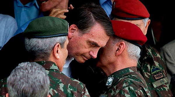 Hj tá acontecendo algo mto importante:

- Sabe qm tá um pé de ser condenado? As fontes de onde os tios e tias do zap tiravam suas informações para desacreditar as urnas para darem o golpe.

Esse grupo, pasmem, é um núcleo de fake news formado por militares.
Chegou no núcleo!