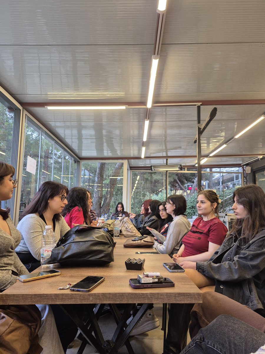 İlk buluşmamızı gerçekleştirdik🥳. Yeni dönemde neler yapacağımızı konuştuk. Kampüslerimizde yalnız değiliz ve Deü'lü Kadınlar olarak dayanışmamızı büyütmeye devam edeceğiz. Sen de aramıza katıl birlikte mücadele edelim!