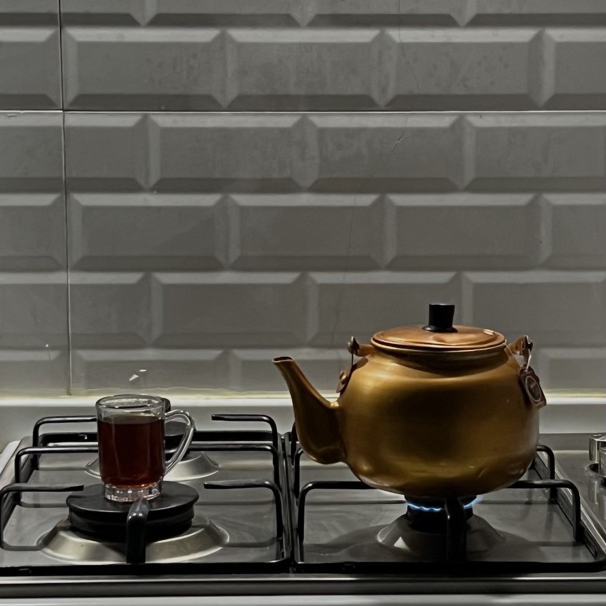 وما الحب إن لم يكن شاي ؟

#ياسوو✨