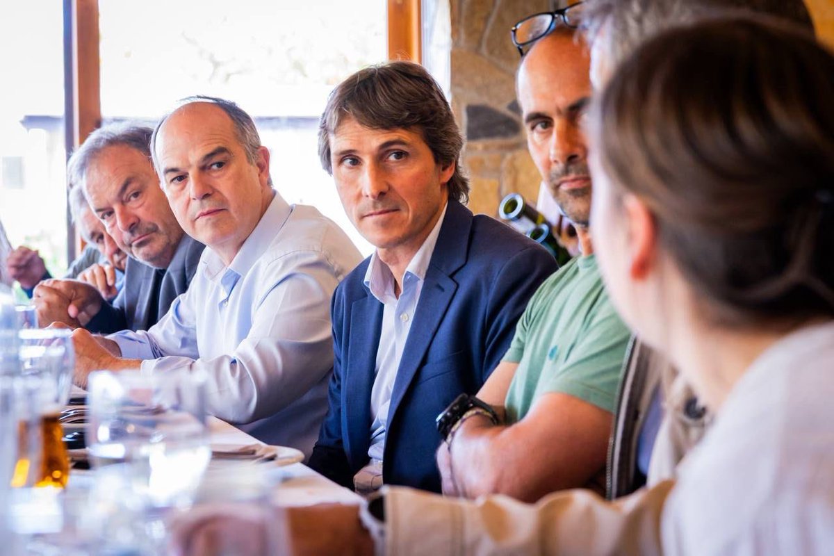 JuntsXCat's tweet image. 📸 El secretari general @jorditurull, el diputat @vadorverges i el president de la vegueria Quim Calatayud han participat en una trobada amb alcaldes i alcaldesses a Prades, per escoltar les seves demandes en relació a la creació del Parc Natural de les Muntanyes de Prades.