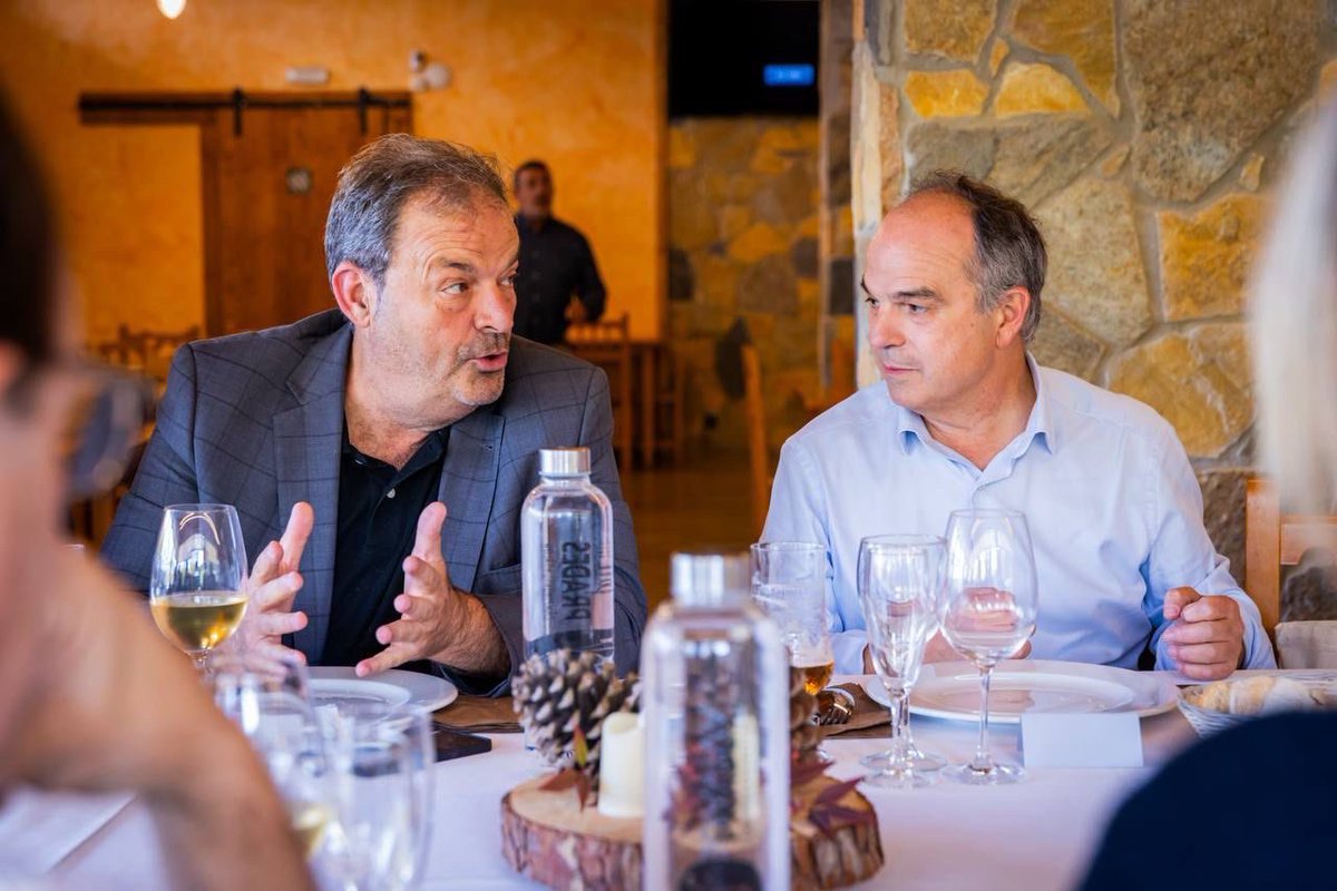 JuntsXCat's tweet image. 📸 El secretari general @jorditurull, el diputat @vadorverges i el president de la vegueria Quim Calatayud han participat en una trobada amb alcaldes i alcaldesses a Prades, per escoltar les seves demandes en relació a la creació del Parc Natural de les Muntanyes de Prades.