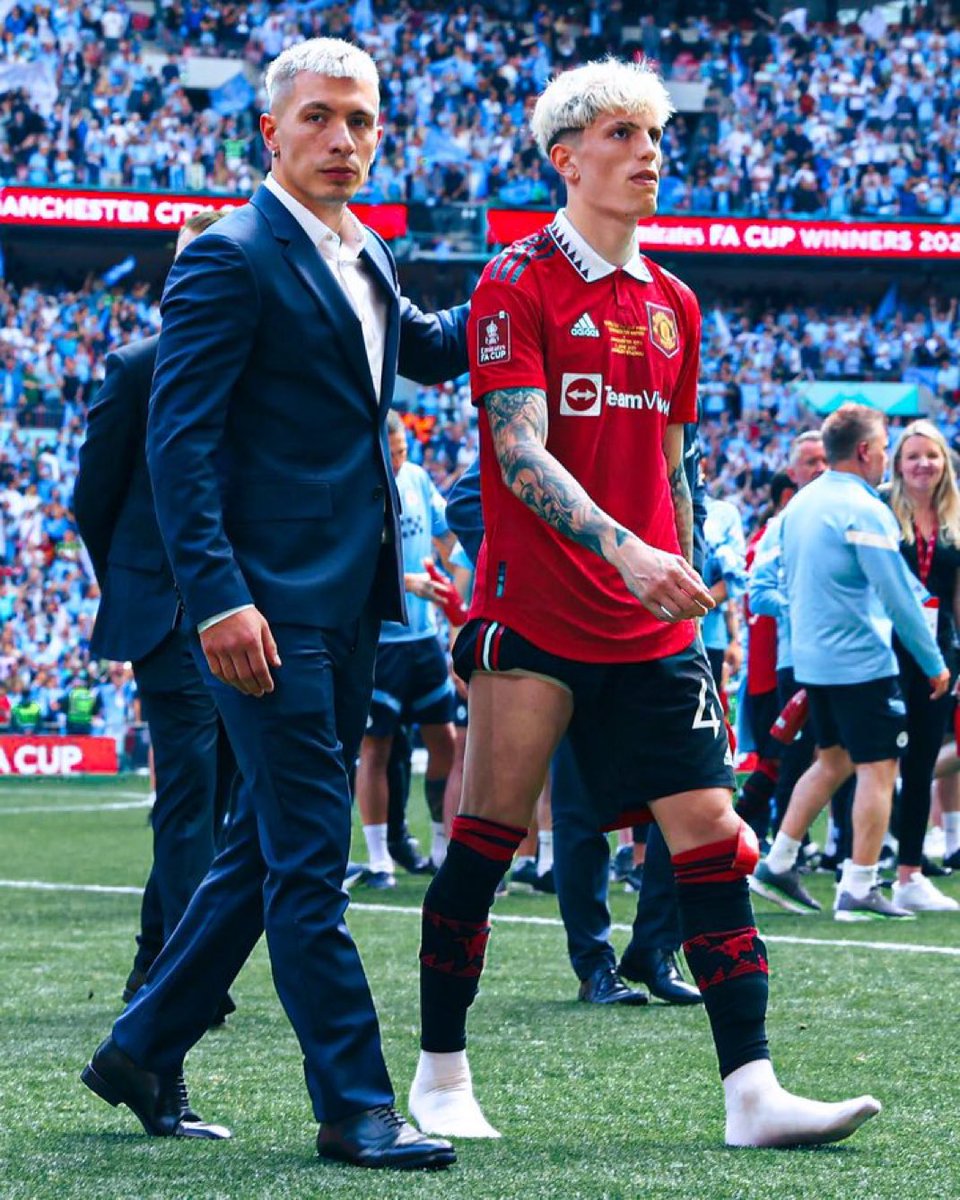 🚨JUST IN: 

Lisandro Martinez is expected to join his teammates in full training this week. 

He should make a return to first-team action before the international break next month. 

[<a href="/ChrisWheelerDM/">Chris Wheeler</a>, <a href="/NathSalt1/">Nathan Salt</a>]