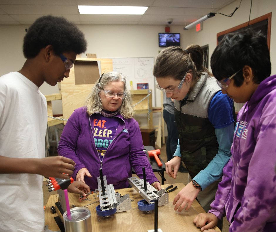 LakotaRobotics's tweet image. 🚀 Mail from space! ✉️
Sent April 2023 from Rocket City Regional aboard Blue Origin’s New Shepard (NS-35) with a payload of postcards—arrived in West Chester today!
Only 2 years, 6 months, 14 days later! 💫
#BlueOrigin #SpaceMail #LakotaRobotics
