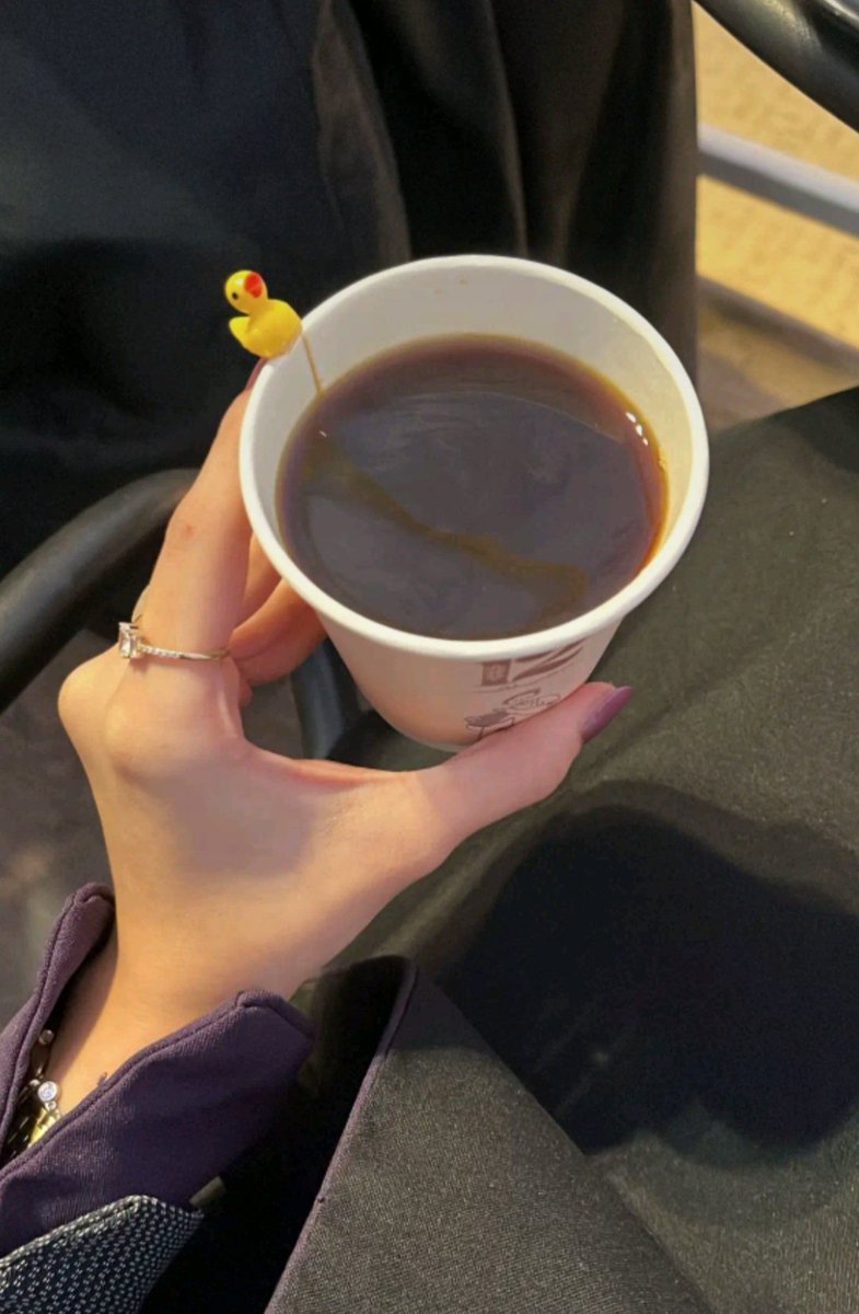 #الهلال_السد
#كلمه_تحب_تقولها 

.

اياك ان تبتعد عني بعد كل هذا الحب 
الذي احمله لك في قلبي 
فالعالم لايعني لي شيئًا بدونك 
واياك ان تنسى أنني اخبرتك 
اول إنك ملجأي من كل شي ✨️ Ⓜ️🕊❣️

.