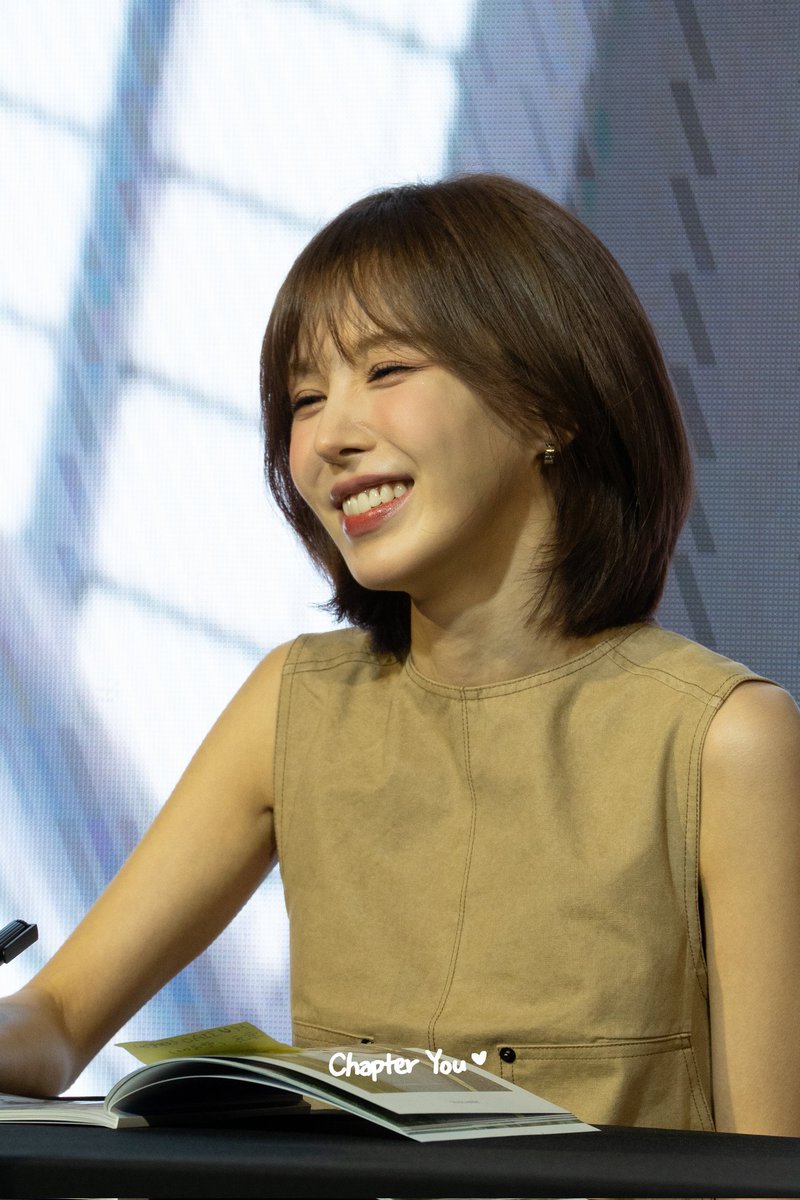 ChapterYou221's tweet image. 251019 사운드웨이브 팬싸인회
SOUNDWAVE Fansigning

#WENDY #웬디 #Sunkiss #CeruleanVerge #WENDY_Verge