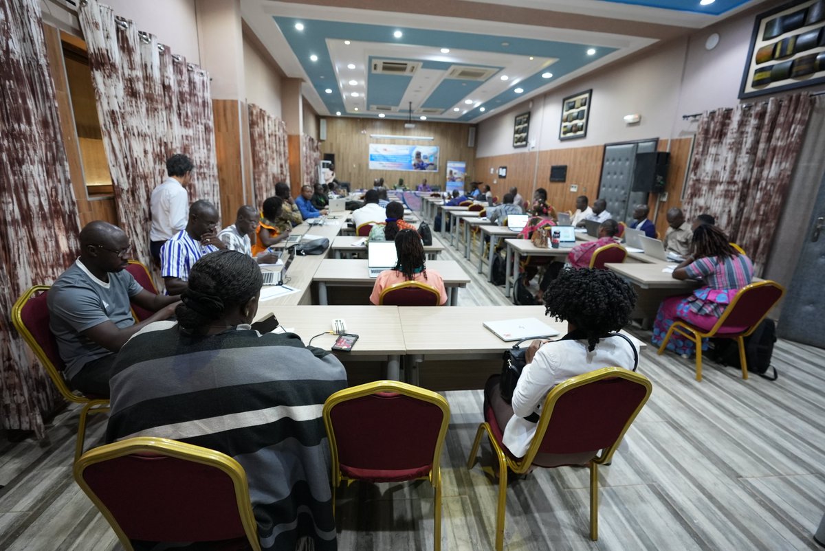 UNICEF_Burkina's tweet photo. À Ouagadougou, un atelier de 4 jours réunit le #MinistèreDeLEau, l’ #UNICEF et l’ Ambassade des Pays-Bas @MinBZ pour renforcer la résilience climatique du secteur EHA.💧 

Objectif : protéger l’accès à l’eau, l’assainissement et l’avenir des enfants. 💙

#PourChaqueEnfant https://t.co/eMwShGKUFx