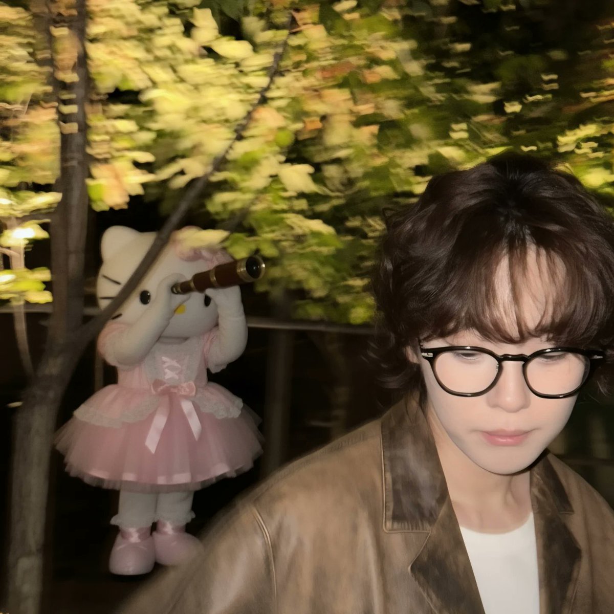 modokiokidoki's tweet photo. Jinwoo salió con Kitty, wtf?? 😂 que alguien me explique 

#winneryg #jinwoo https://t.co/M3ZWAmaIqt