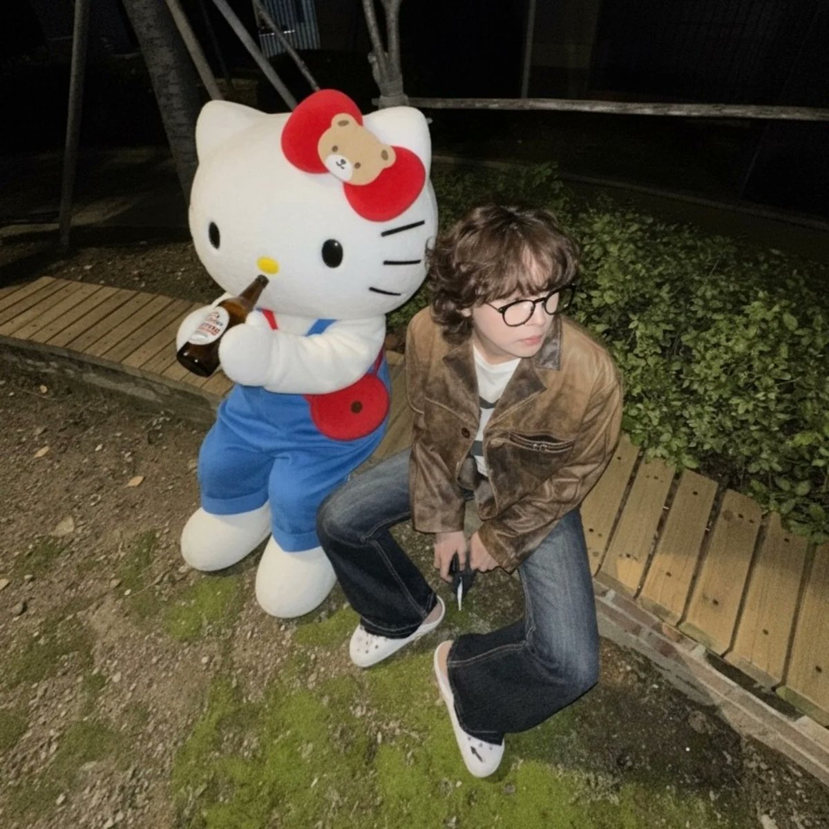 modokiokidoki's tweet photo. Jinwoo salió con Kitty, wtf?? 😂 que alguien me explique 

#winneryg #jinwoo https://t.co/M3ZWAmaIqt