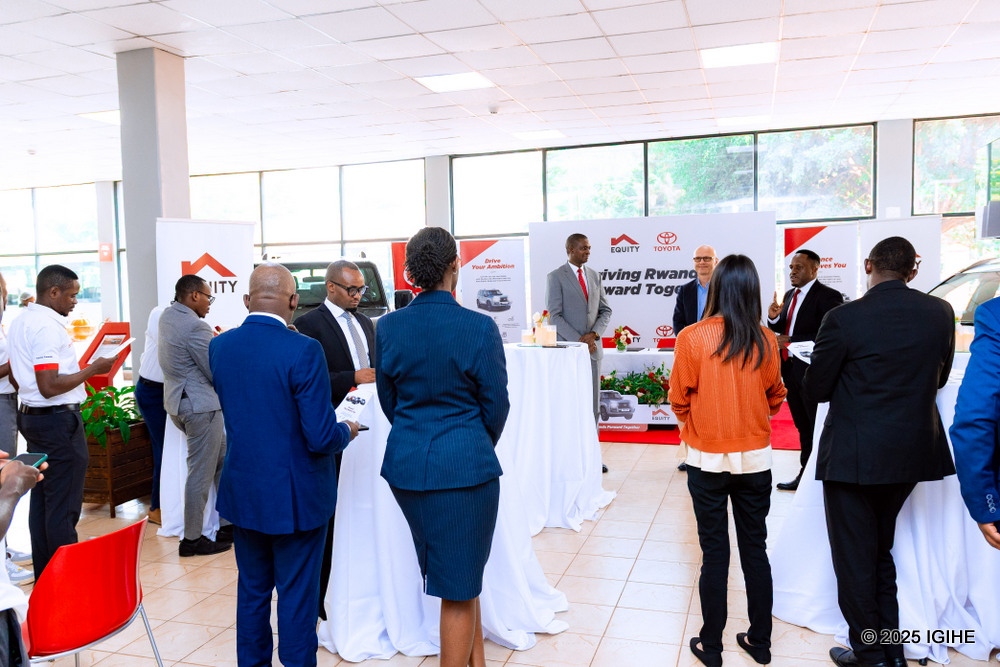 .<a href="/RwEquityBank/">Equity Bank Rwanda PLC</a>  yatangije ubufatanye bwihariye na <a href="/toyotarwanda/">Toyota Rwanda</a>, ikigo gicuruza imodoka za Toyota n’ibikoresho byazo by’umwimerere, mu rwego rwo gutanga serivisi nshya z’inguzanyo zorohereza abantu kugura imodoka nshya.

➡️igihe.com/amakuru/articl…