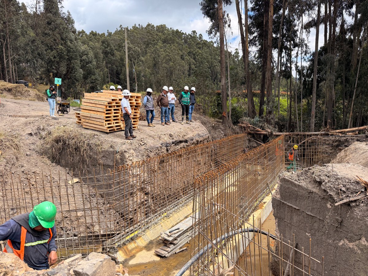 John Carrero (@john_carrero) on Twitter photo 🚜 Cumplirle a Boyacá es nuestro mayor compromiso.
Hoy, junto al equipo de <a href="/TierraSuaBoyaca/">TierraSua S.A.S</a>, estuvimos en Samacá (Cooprocarbón) realizando Comité Técnico con el consorcio e interventoría de la obra de mantenimiento de la segunda etapa de la vía Troncal del Carbón.
Seguimos 🚜 Cumplirle a Boyacá es nuestro mayor compromiso.
Hoy, junto al equipo de <a href="/TierraSuaBoyaca/">TierraSua S.A.S</a>, estuvimos en Samacá (Cooprocarbón) realizando Comité Técnico con el consorcio e interventoría de la obra de mantenimiento de la segunda etapa de la vía Troncal del Carbón.
Seguimos