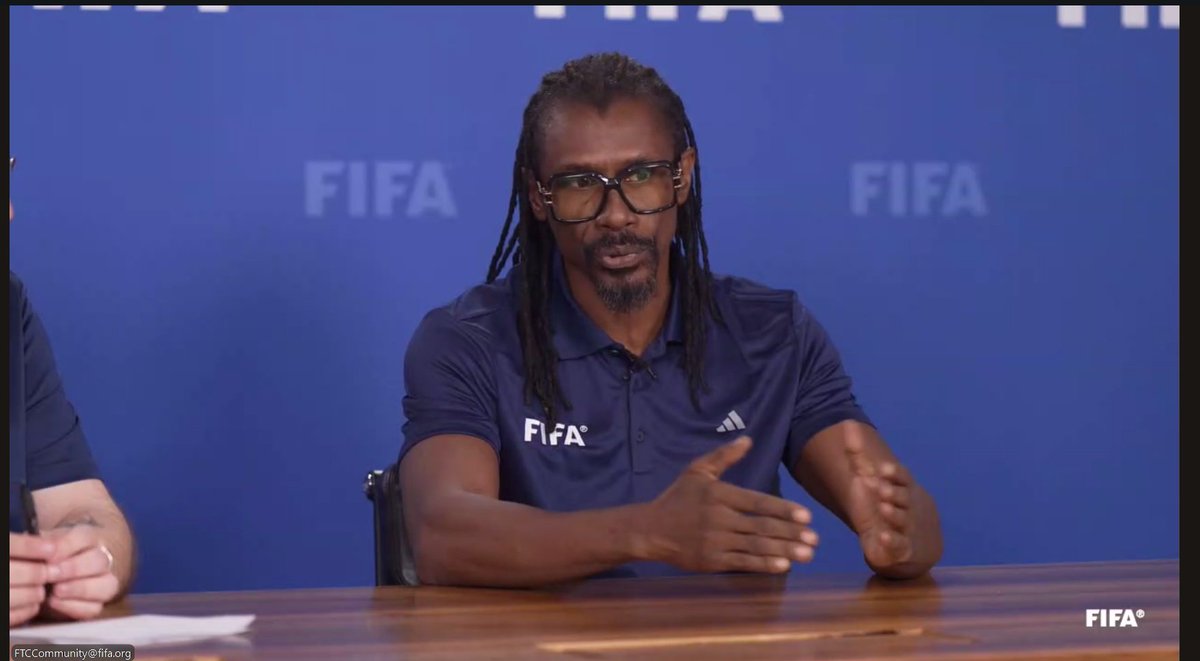 EnginErdem07's tweet image. FIFA’nın düzenlediği, Libya Millî Takımı Teknik Direktörü Aliou Cissé’nin katılımıyla; ‘BEK OYUNCUSUNUN ROLÜ: Alana , Faza ve Rakibe Uyum Sağlama’ konulu online Modern/Total  futbol seminerine katılarak uluslararası eğitimlerimi sürdürdüm. ⚽️📚