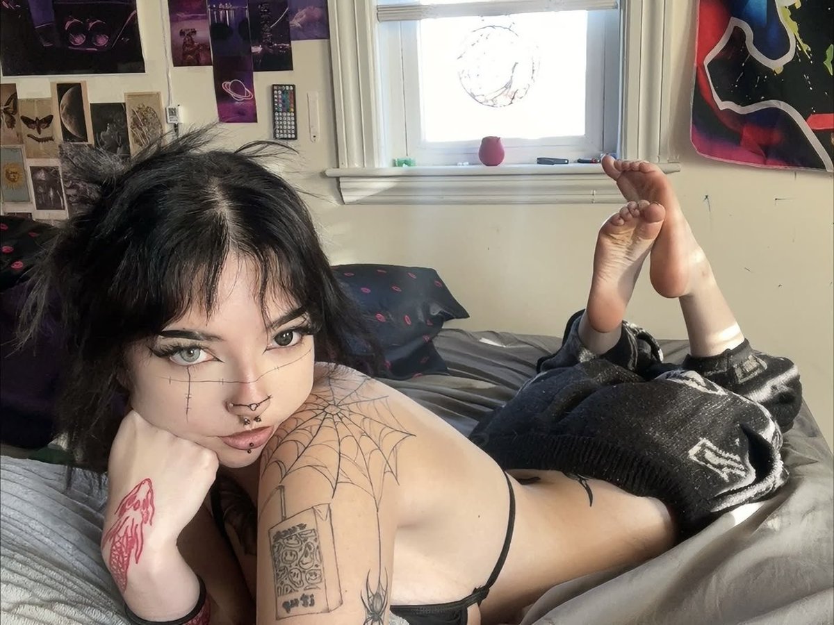 roseyveena's tweet image. your weakness personified