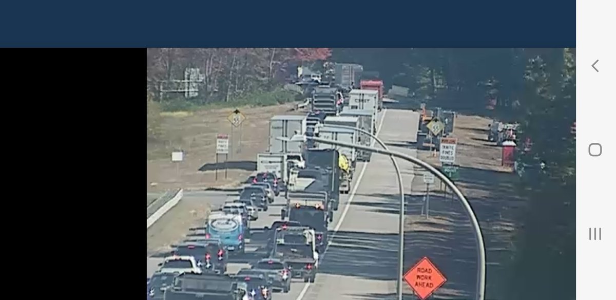 jpsrd6290's tweet photo. **HIGHWAY SHUT DOWN **
  WEST WARWICK COVENTRY LINE 95N EXIT 24  7 CAR ACCIDENT  WITH A TRACTOR TRAILER  TIP OVER.  WITH ENTRAPMENT. https://t.co/xY59QdpR9y