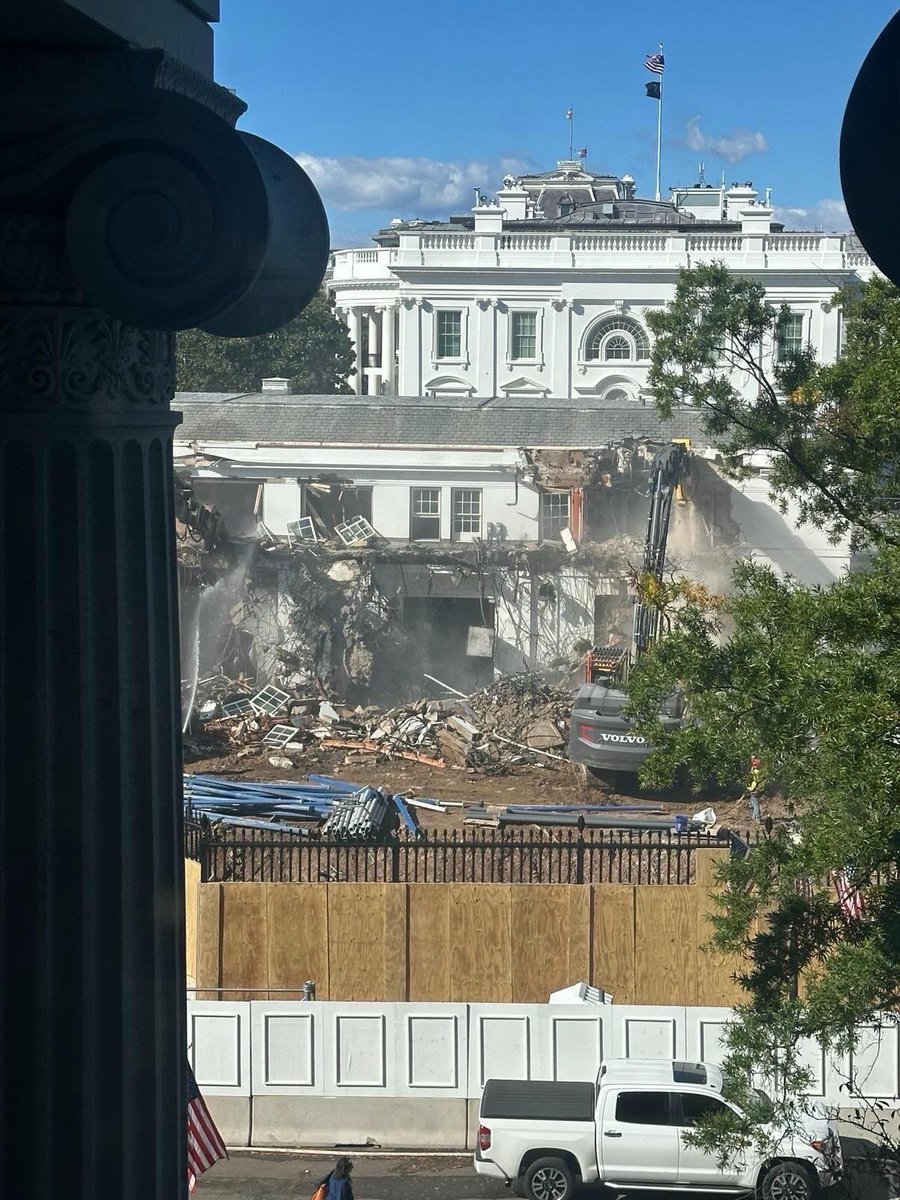 The White House looks like building in shit hole countries like Syria and Ukraine. Oh and yes the USA