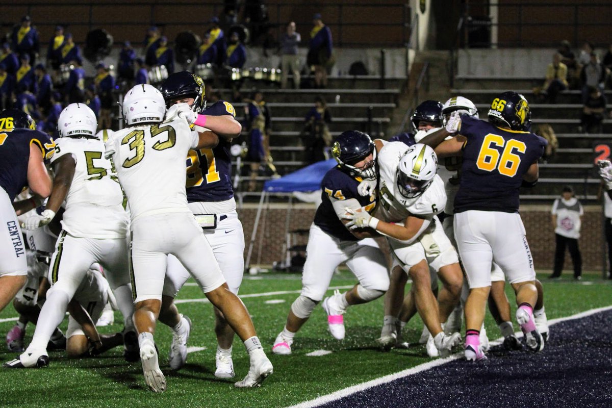 O-line on Matthew's TD run (L to R) Garner, Zielny, Gerena, and Branecky <a href="/ucobronchofb/">UCO Football</a>