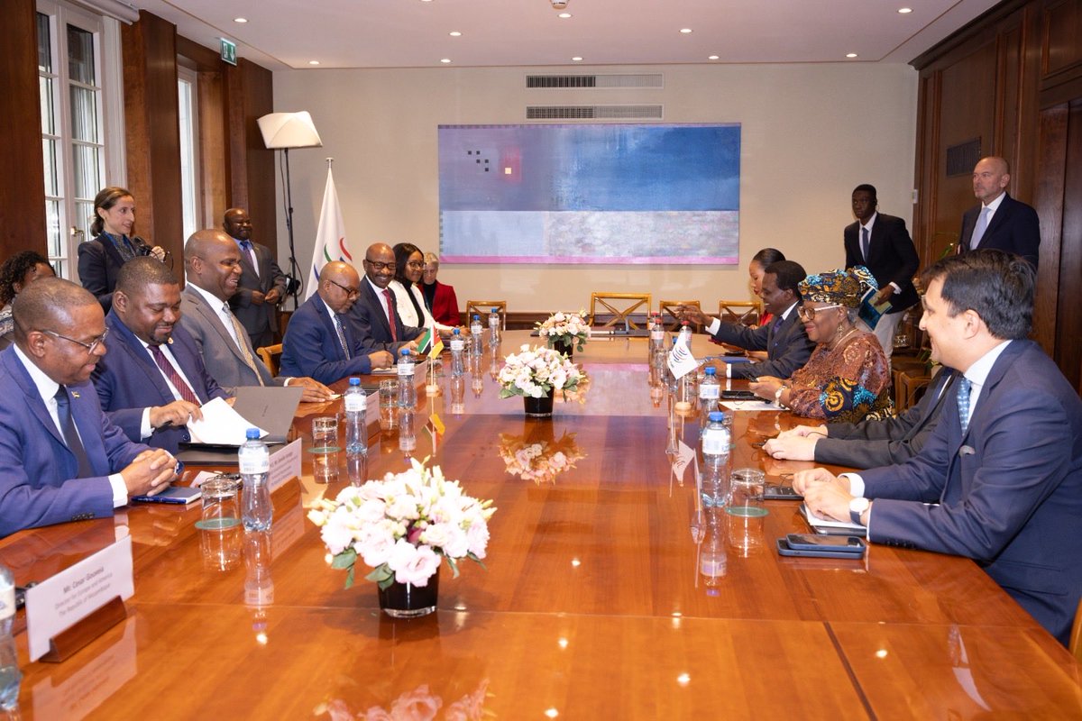 NOIweala's tweet photo. Honored to receive at the WTO the President of Mozambique, HE Daniel Chapo and his delegation including Minister of Economy, HE Basilio Zefanias Muhate, Minister of Communications and Digital Transformation, HE Americo Muchanga, Ambassador HE Geraldo Saranga and others. Mozambique‘s potential for trade related growth is substantial given its agricultural, fisheries, critical minerals and oil and gas resources as well as services. President and I discussed these potential growth pathways and in which areas the WTO can be of help. In addition, a good discussion on WTO reforms and how Africa can benefit from such reforms.