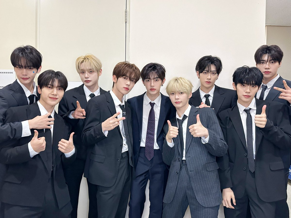 📢2025 MAMA AWARDS WWFC

RT/REPLY BELOW TO VOTE❗

Note: ~Zeroses we're at #10, please we need all of you to lock in!! Please participate in all RT DEALS we need to get all of the votes! 

1 RT=1 VOTE
1 REPLY= 1 VOTE 

My choice is #ZEROBASEONE for #2025MAMAVOTE