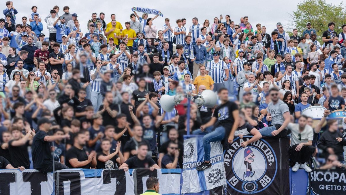 Ghetto28Ultras's tweet image. CD Leganés - Málaga 

Primeros tres puntos en casa que nos muestran la dinámica a seguir.

Butarque volvió a ser de nuevo nuestro fortín, intenso e inexpugnable.

¡Que la llama que hemos avivado continue ardiendo!