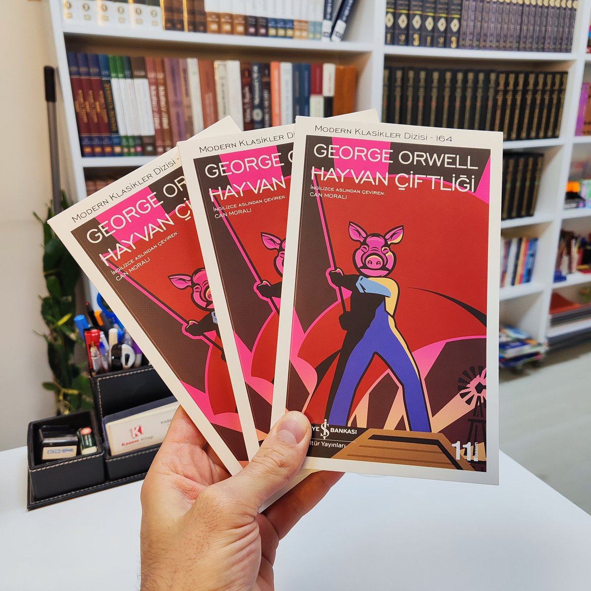 KİTAP ÇEKİLİŞİ ‼️

3 kişiye Hayvan Çiftliği Hediye 🎁

1.  <a href="/fahreddingznlr/">Fahreddin Gezenler</a> hesabı takip et.
2. Gönderiyi beğen.
3. Gönderiyi retweetle. 

Sonuçlar haftaya inşaAllah ✅

#kulturelterakki