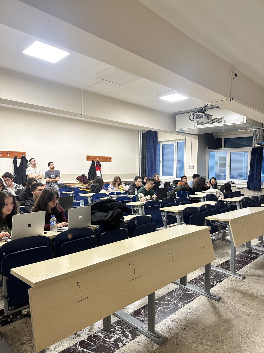 SiberPau's tweet image. Python 101 eğitimimizi tamamladık 🎉
Sınıfımıza verdiğimiz projeyi anlatan arkadaşımıza teşekkür ederiz.
Ayrıca eğitim süresince emeği geçen tüm arkadaşlarımızın da emeğine sağlık! 👏 💛🦉