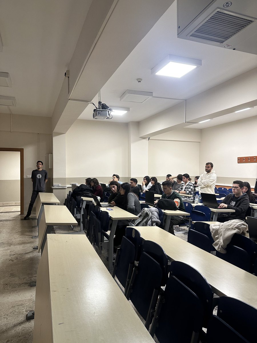 SiberPau's tweet image. Python 101 eğitimimizi tamamladık 🎉
Sınıfımıza verdiğimiz projeyi anlatan arkadaşımıza teşekkür ederiz.
Ayrıca eğitim süresince emeği geçen tüm arkadaşlarımızın da emeğine sağlık! 👏 💛🦉