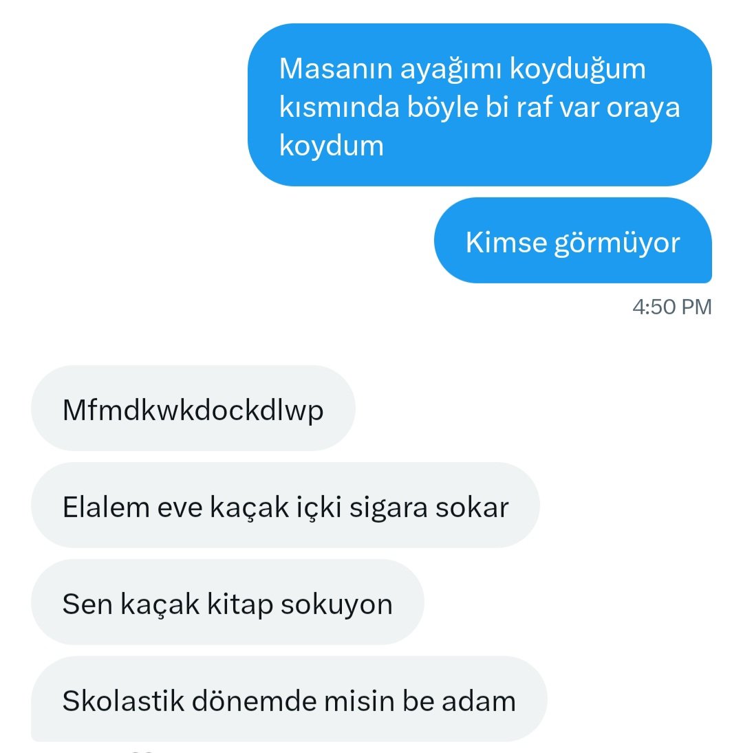 sololyst's tweet image. Zart zurt indirimiyle gün aşırı kitap siparişi verince şu şekil olduk gene