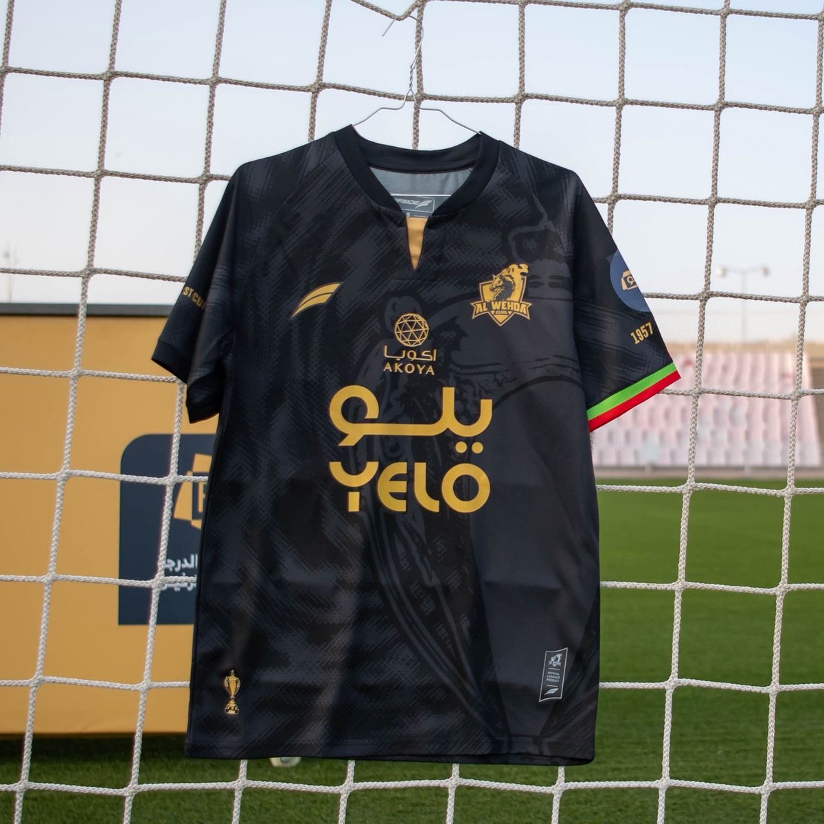 ليست غريب أن يخسر الفريق أو يتعادل 
سوء بـ 11 لاعب داخل الملعب أو 22 لاعب فهوا غير قادر على الأنتصار ولكن الغريب والسؤال الذي لن يجد له جواب إلى متى صمت #وزارة_الرياضة عن مايحدث في #نادي_الوحدة ؟ 

 #الوحدة_أبها