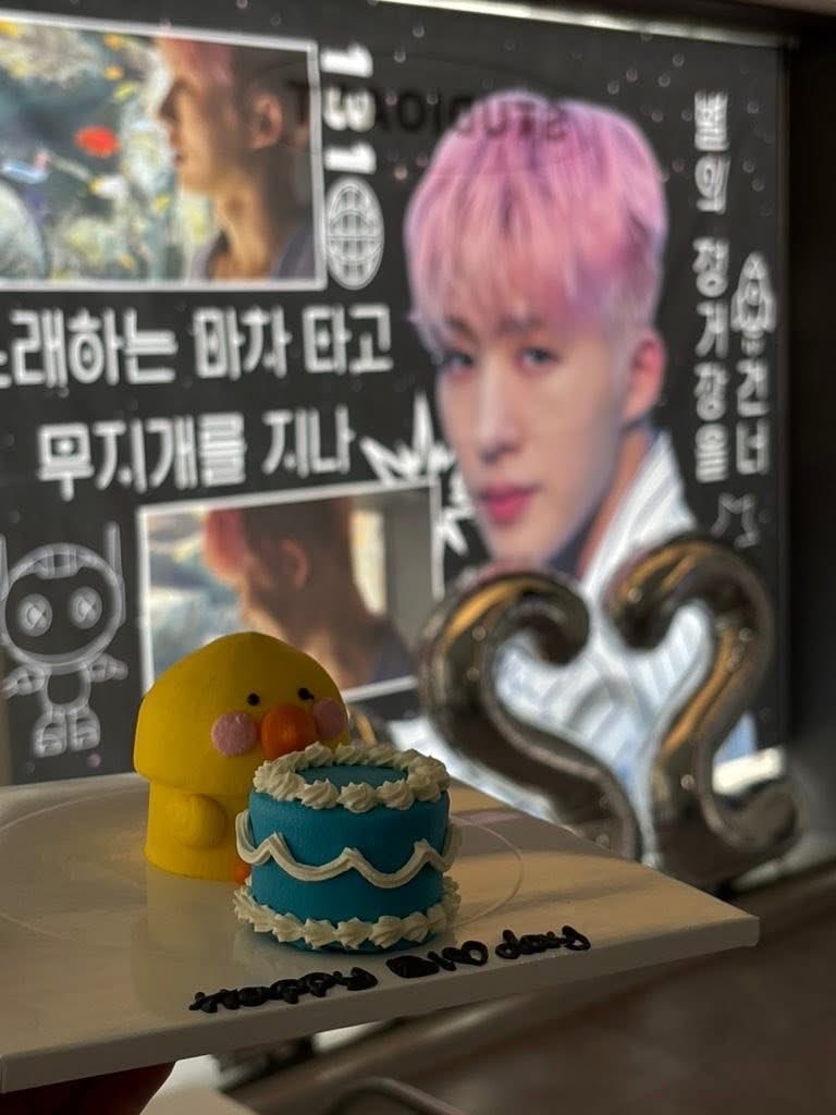 honeyb_131's tweet photo. 생일 축하해 한빈이 🐣🫰🏻

#LoverBoiHanbinDay
#29살_비아이 
#BI #비아이 #김한빈 https://t.co/YfgaiLn0gb