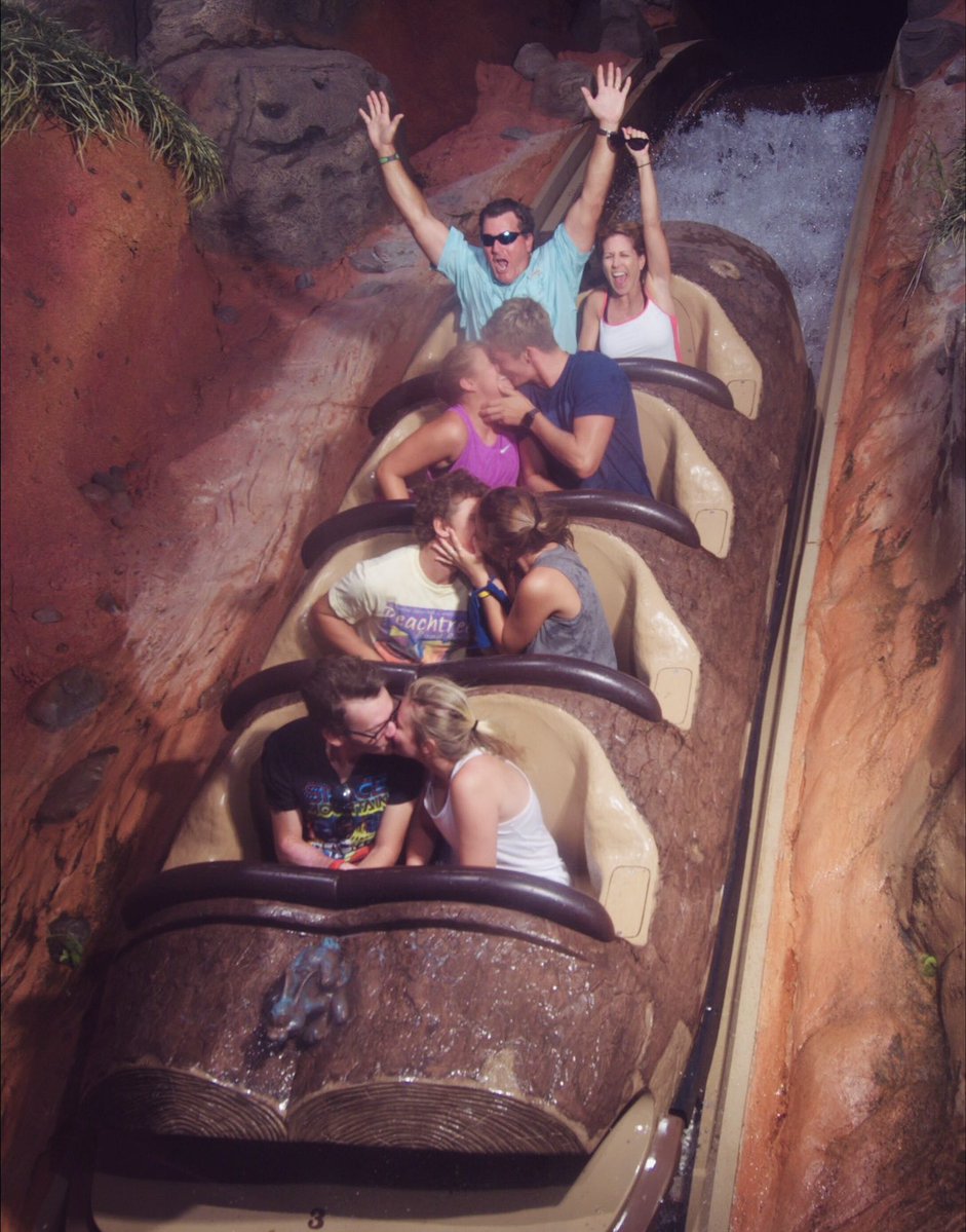 ReddCinema's tweet image. happiest place on earth!!!!