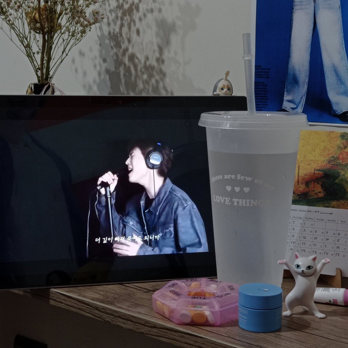 itiluvr's tweet photo. some days all you need to recover from your heavy nine to five is a hyojin cover and some water https://t.co/OhEinbGjdC
