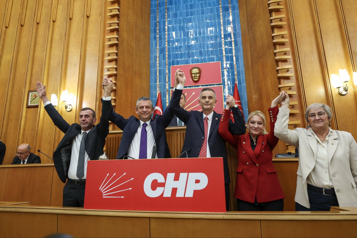 Saflarımız sıklaşıyor, mücadelemiz başlıyor.

Baba ocağına hoş geldiniz <a href="/UmitDikbayir/">Ümit Dikbayır</a> 
Sakarya’nın yiğit evladı, artık umudun ve mücadelenin safında! Bu büyük aile, her geçen gün daha da güçleniyor. 

Birlikte başaracağız.
Kurtuluş Yok Tek Başına 
Ya Hep Beraber Ya Hiçbirimiz!