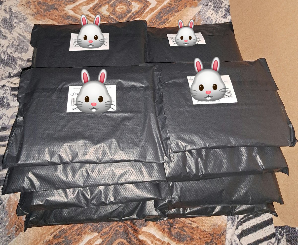 melfasbcart's tweet photo. #melfaupdates done packing on hand albums and pocas. for pick up ulit leyturr β₯οΈ https://t.co/d5cTH5lHKV