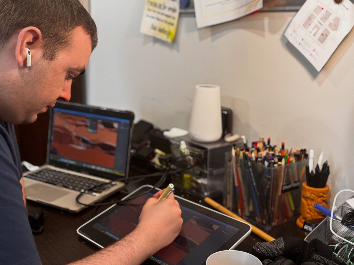 JKVTheArtist's tweet image. Working on digital art right now. I need to clean up my studio before I do any more painting.