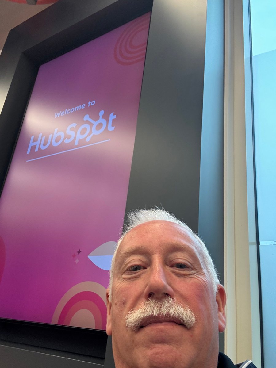 FelberPR's tweet image. Visited the mothership. Cool to see the shop and feel the energy that is @hubspot