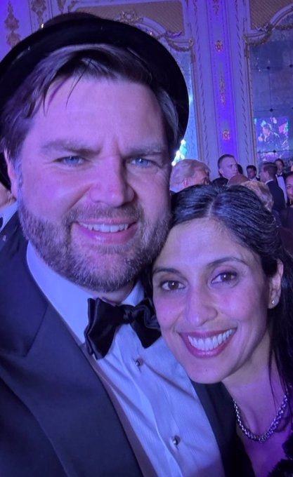 StandUpForFact's tweet image. 🚨BREAKING: ~80% of Americans said it's’s safe to say that JD Vance was the perfect choice for Vice President.
Are you part of the 80%?
A.Yes
B. No