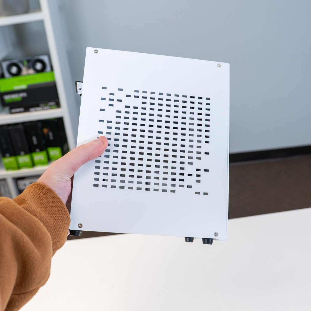 ZachsTechTurf's tweet image. In ONE HOUR, I'll be live building this PC on Twitch. (/ZachsTechTurf)
As a reminder, I'm always running a gaming PC giveaway over there, so be sure to tune in.
Tonight's build features the Ryzen 5 5500 and RTX 3050 inside this tiny Joyjom ITX case.
#GamingPC #PCBuild…