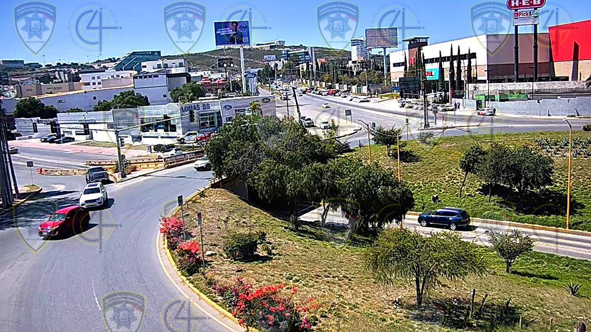 SSPCSLP's tweet image. ⚪️🔵 #ReporteVial 🚨#VialidadSLP 

⚠️Actualización
 
✔️Se libera la circulación vehicular en la glorieta del Real Inn

⛔️Contingente de estudiantes se encuentran bloqueando av. Chapultepec y circuito Potosí
