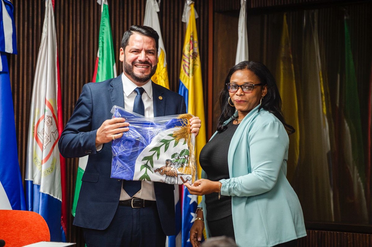 Durante la primera sesión se aprobó el ingreso de Belice como miembro pleno de la Unión a partir del 1 de enero del 2026. 🌎 

Con lo cual damos la bienvenida a Belice como miembro número 29 de la Unión Postal de las Américas, España y Portugal. 🇧🇿👏🏽