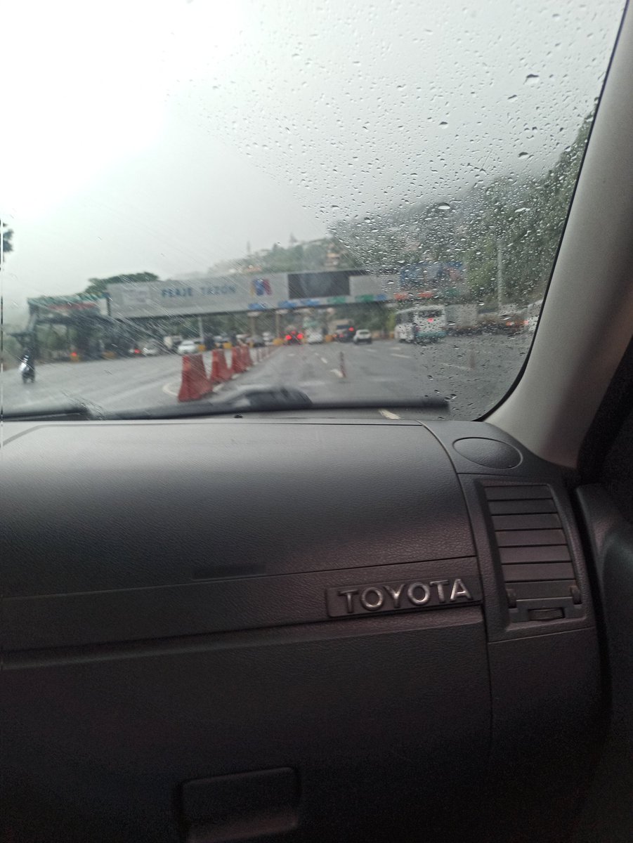 XuserVM's tweet image. Una va a Caracas y luego no se quiere regresar 😩