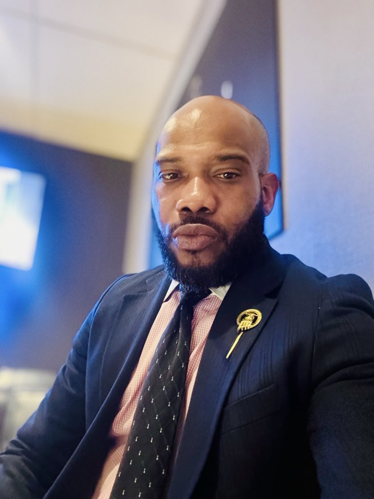 Corner boy with a corner office. #HandOfTheKing