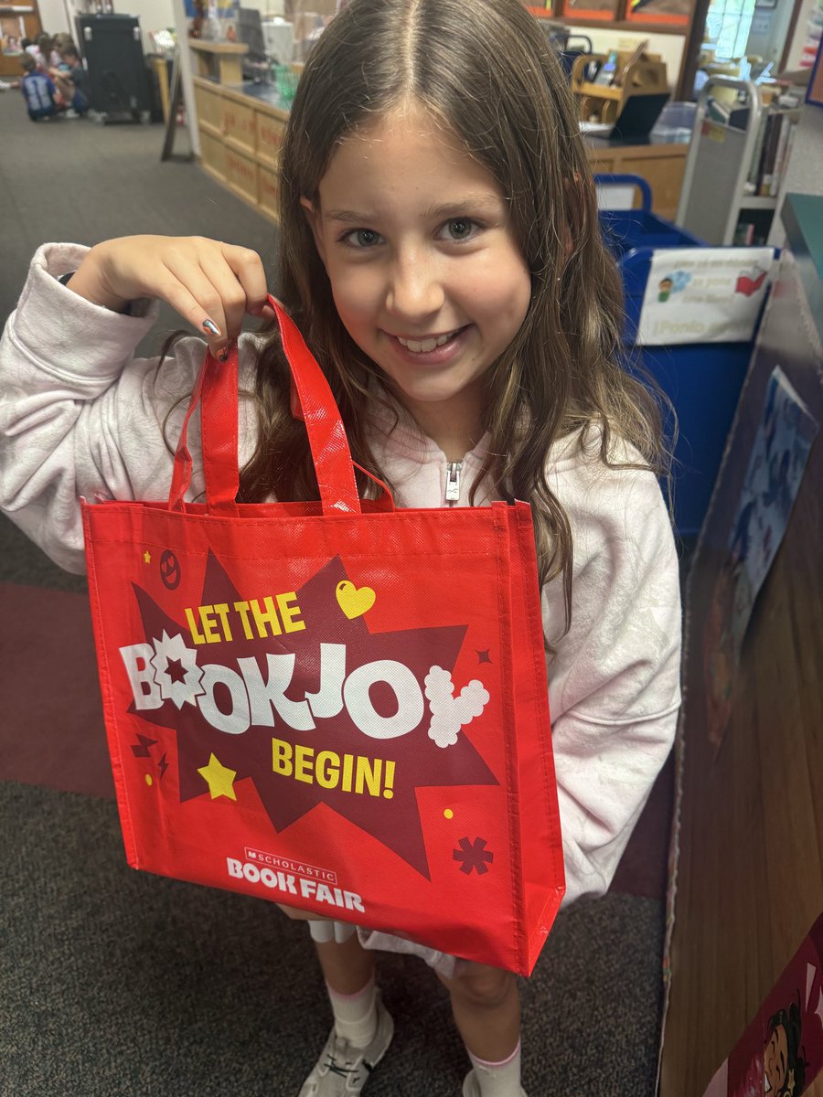 LibraryAHCES's tweet image. Only 3 more days before our Fall Book Fair ends😮💛💙🫶🏼!Help your kiddo not miss out on the #BookFairMagic ✨ by setting up their e-wallet or send them with cash to shop at the fair. We’re open from 8:40-3:10 for independent shopping Wednesday-Thursday &amp;amp; on Friday from 8:40-noon.