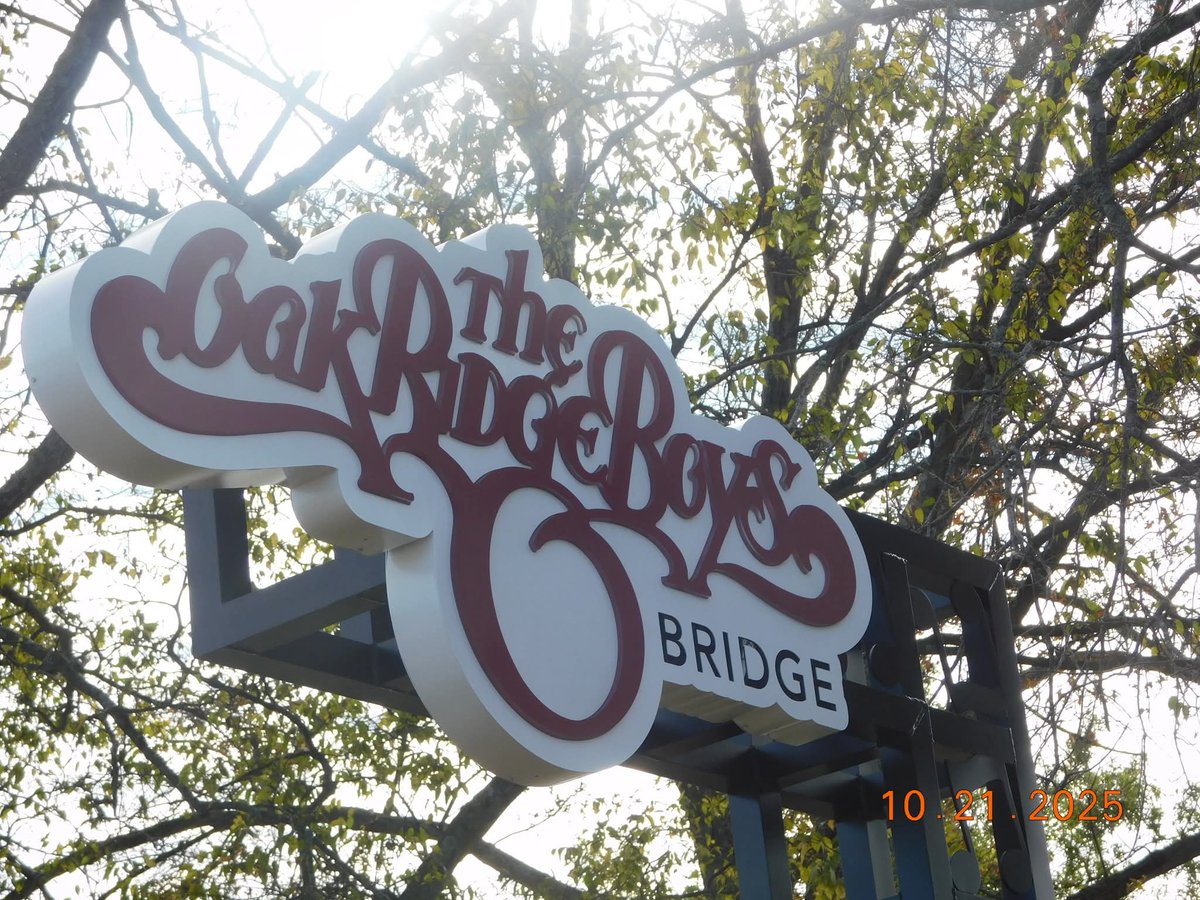 JacquieOtt7's tweet photo. A great morning in Hendersonville as the @oakridgeboys  were honored by the city! The Oak Ridge Boys Bridge is on Johnny Cash Parkway. Swing on by when you are in town! https://t.co/LhjrrgxYN1