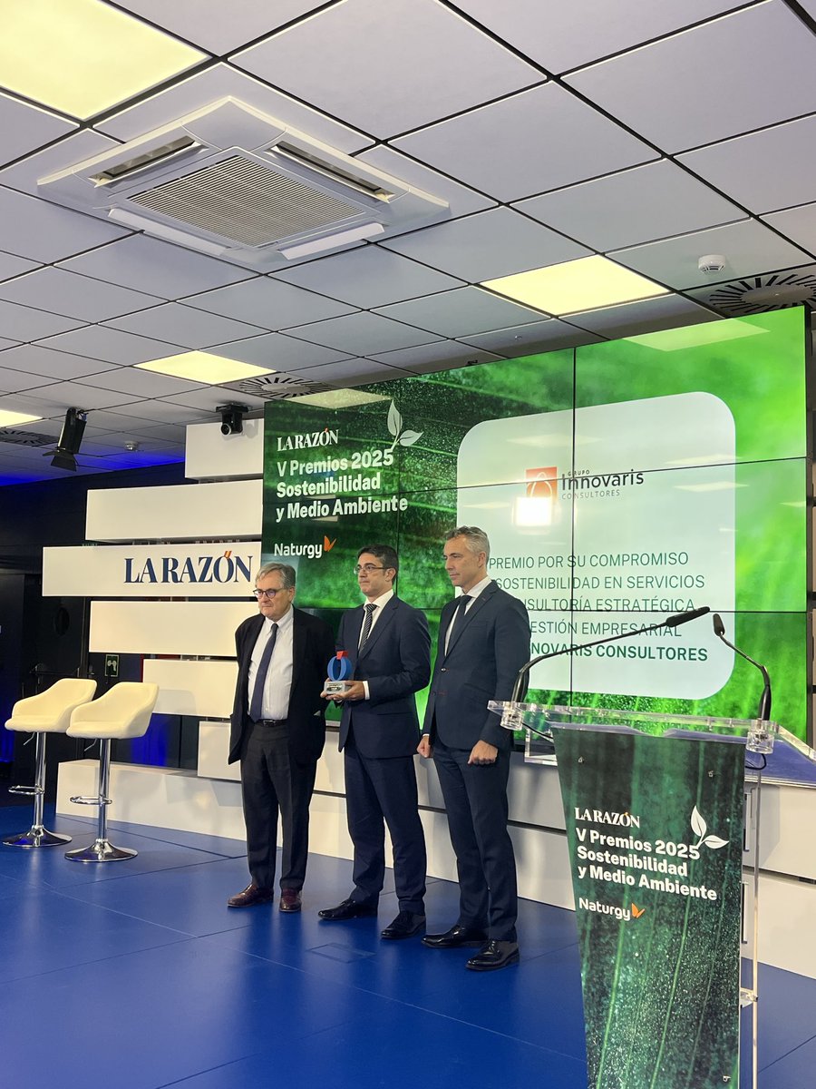 <a href="/Naturgy/">Naturgy</a> <a href="/pacomarhuenda/">Francisco Marhuenda</a> <a href="/CarlosNovilloPi/">Carlos Novillo Piris</a> <a href="/GrupoCosentino/">Cosentino</a> <a href="/renaultgroup/">Renault Group</a> <a href="/ecovidrio/">Ecovidrio 🌍</a> <a href="/IBEROSTAR/">Iberostar</a> <a href="/CARDIVAGROUP/">CARDIVA</a> 🏆 #PremiosSostenibilidadLR | Grupo Innovaris Consultores recibe el Premio por su compromiso en Sostenibilidad en Servicios de Consultoría Estratégica y de Gestión Empresarial.

👤 Recoge el galardón Alexis Robles, Director.

💬 “Nuestros trabajos siempre tienen que estar